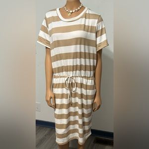 New summer dress with pockets stretchy material!